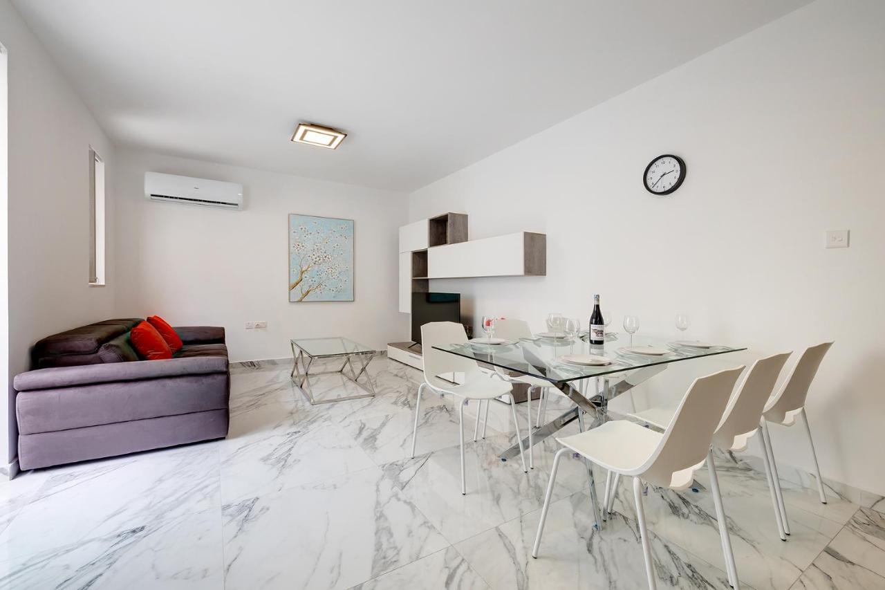 Cosy Apartment Steps To St George'S Bay St. Julian's Exterior foto