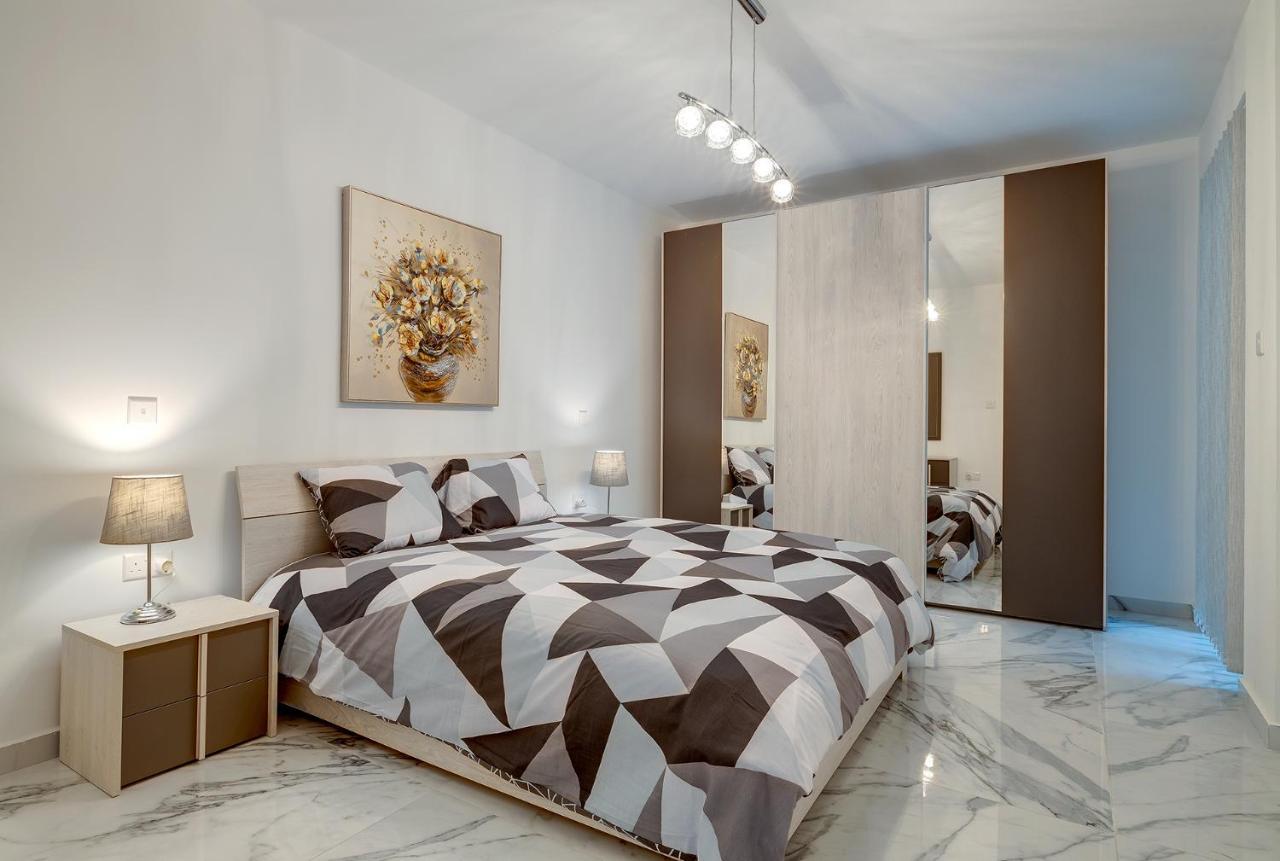Cosy Apartment Steps To St George'S Bay St. Julian's Exterior foto