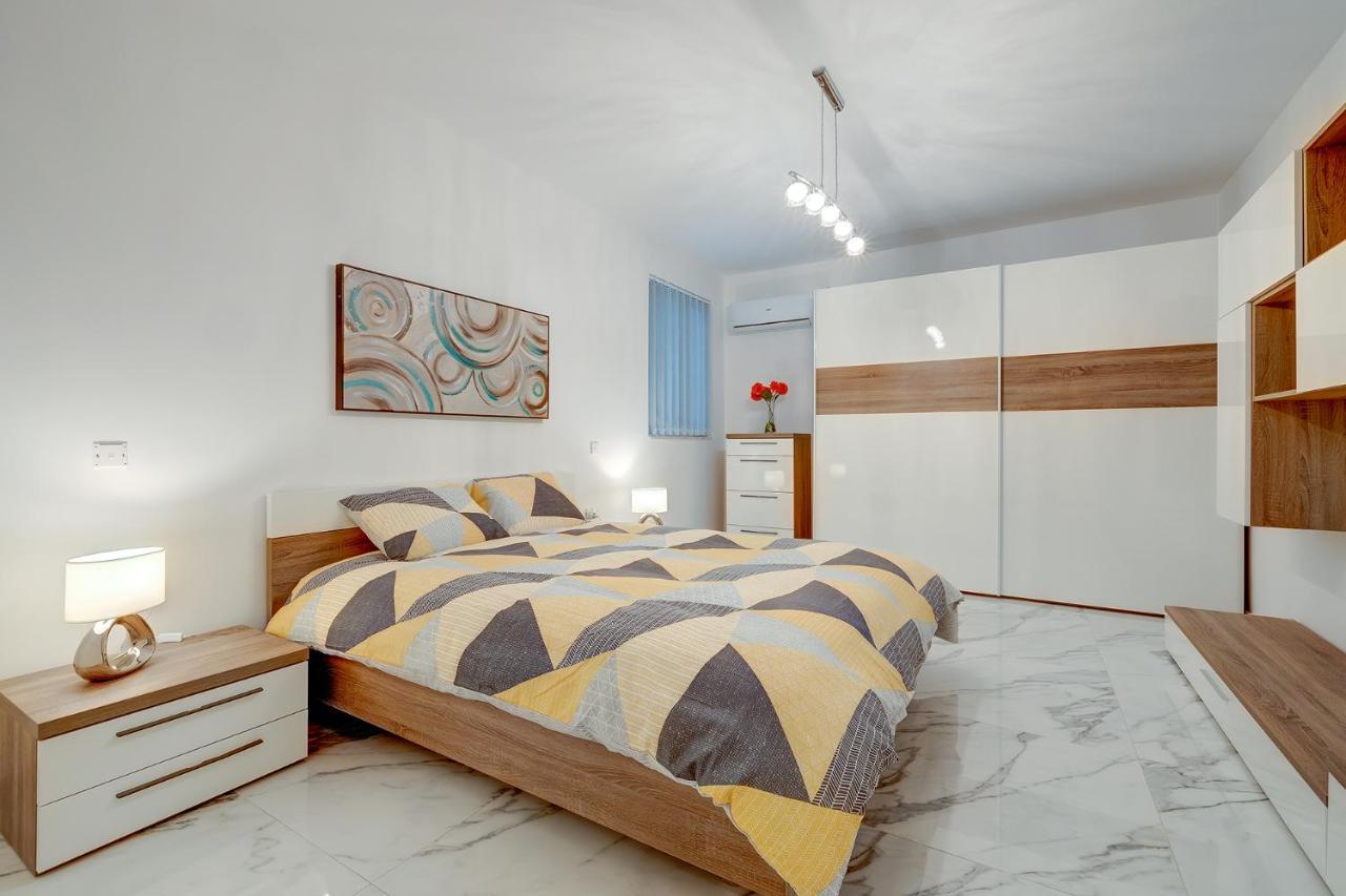 Cosy Apartment Steps To St George'S Bay St. Julian's Exterior foto