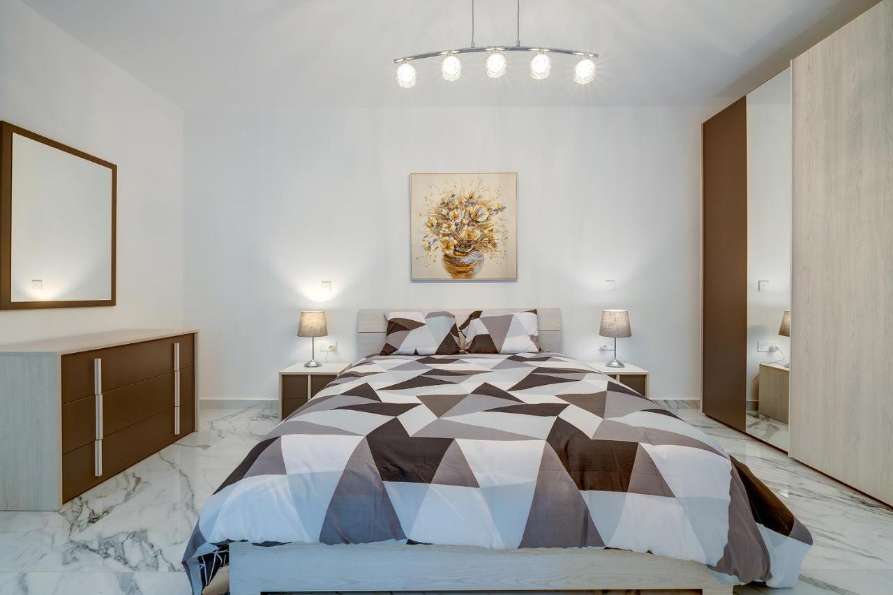 Cosy Apartment Steps To St George'S Bay St. Julian's Exterior foto