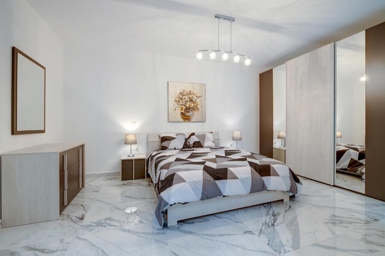 Cosy Apartment Steps To St George'S Bay St. Julian's Exterior foto