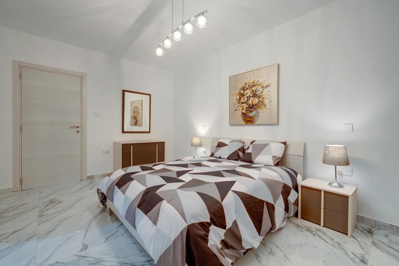 Cosy Apartment Steps To St George'S Bay St. Julian's Exterior foto